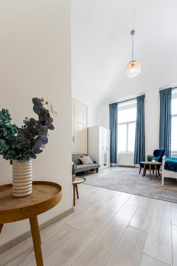 Center Apartment Mlynska Kosice With Private Parking Exterior photo
